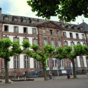 Jeudi soir : 
Cérémonie d'ouverture à l'Hôtel de Ville 

9 Rue Brûlée, 67000 Strasbourg

Depuis la gare, tram C arrêt Place Broglie